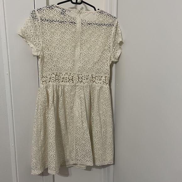 Forvever 21 Ivory Lace Dress - Picture 4 of 6